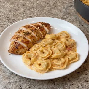 Garlic Butter Chicken & Cheese Tortellini: A Delicious Delight!